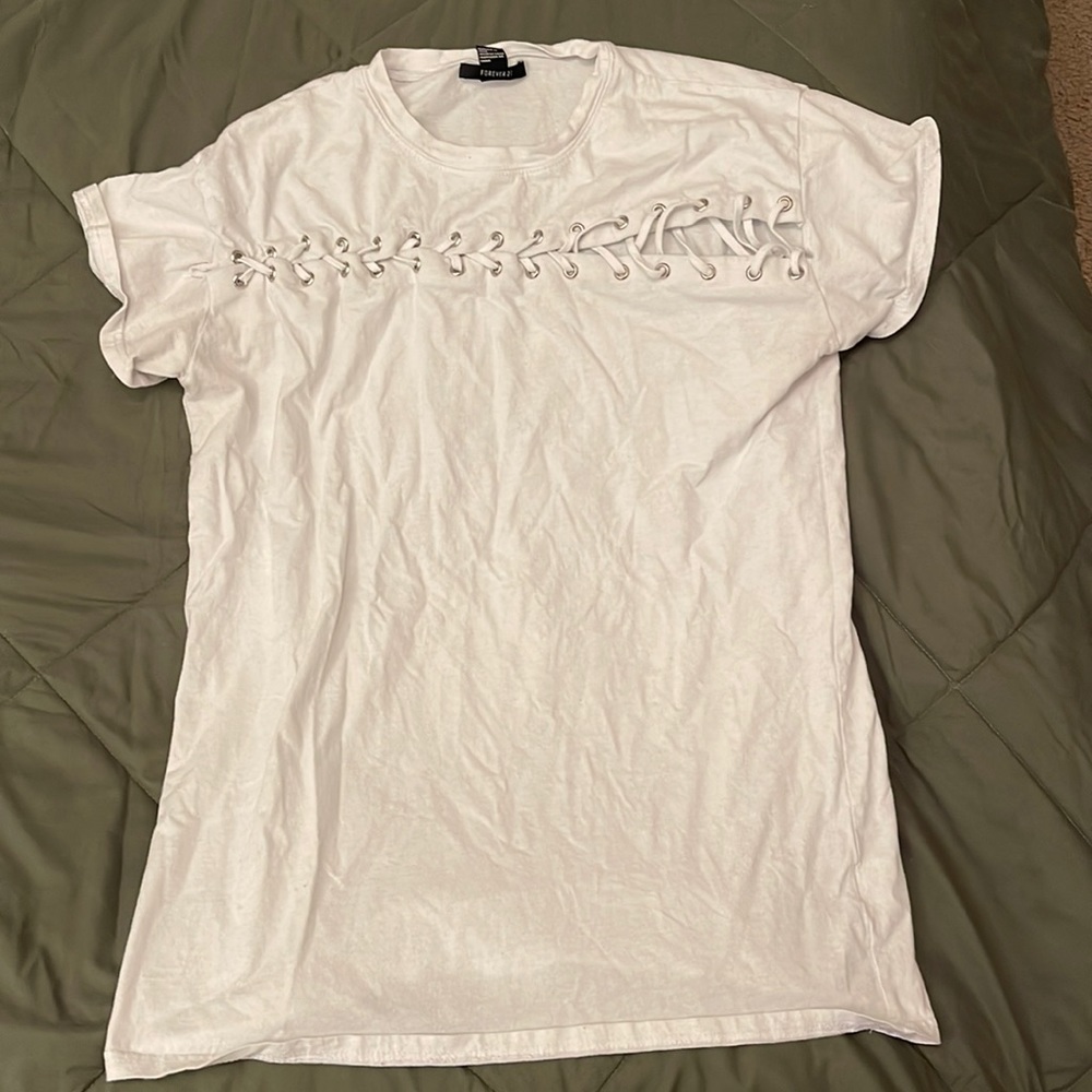 Forever 21 Women’s Size Large White Tee